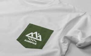 Pocket Logo pada desain kaos custom