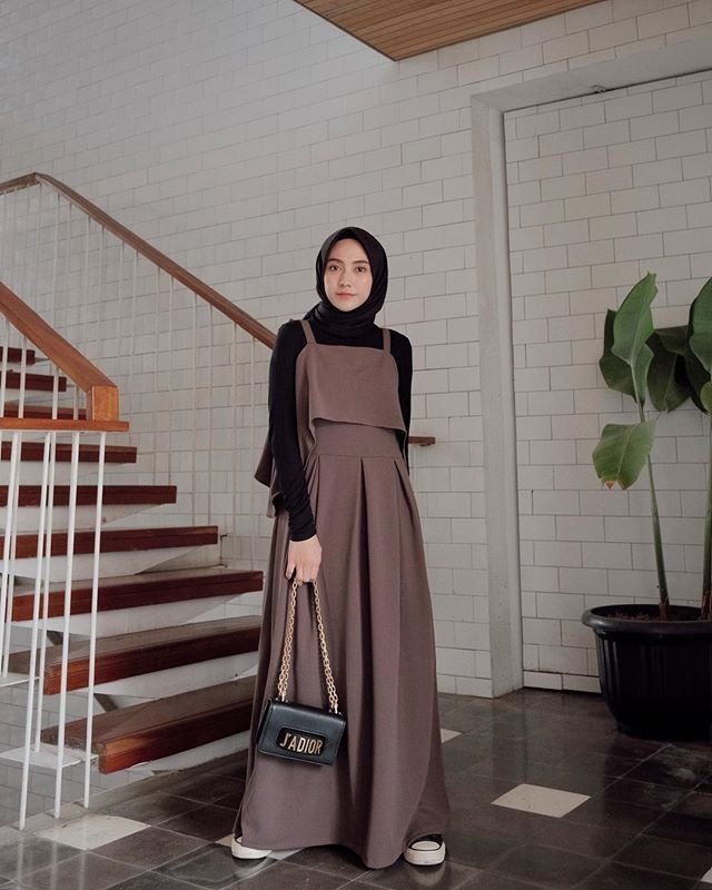 Overall Rose Taupe: Pilihan Para Remaja yang Fashionable Overall Rose Taupe: Pilihan Para Remaja yang Fashionable / Model Baju Gamis Modern Terbaru