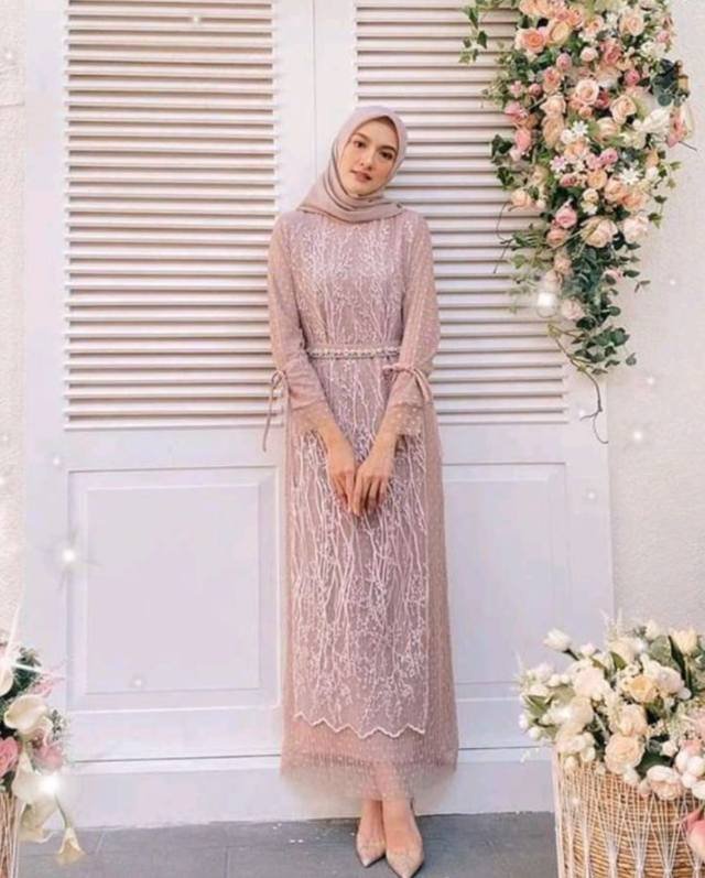 Dramatic Combination of Brocade and Lining Dramatic Combination of Brocade and Lining