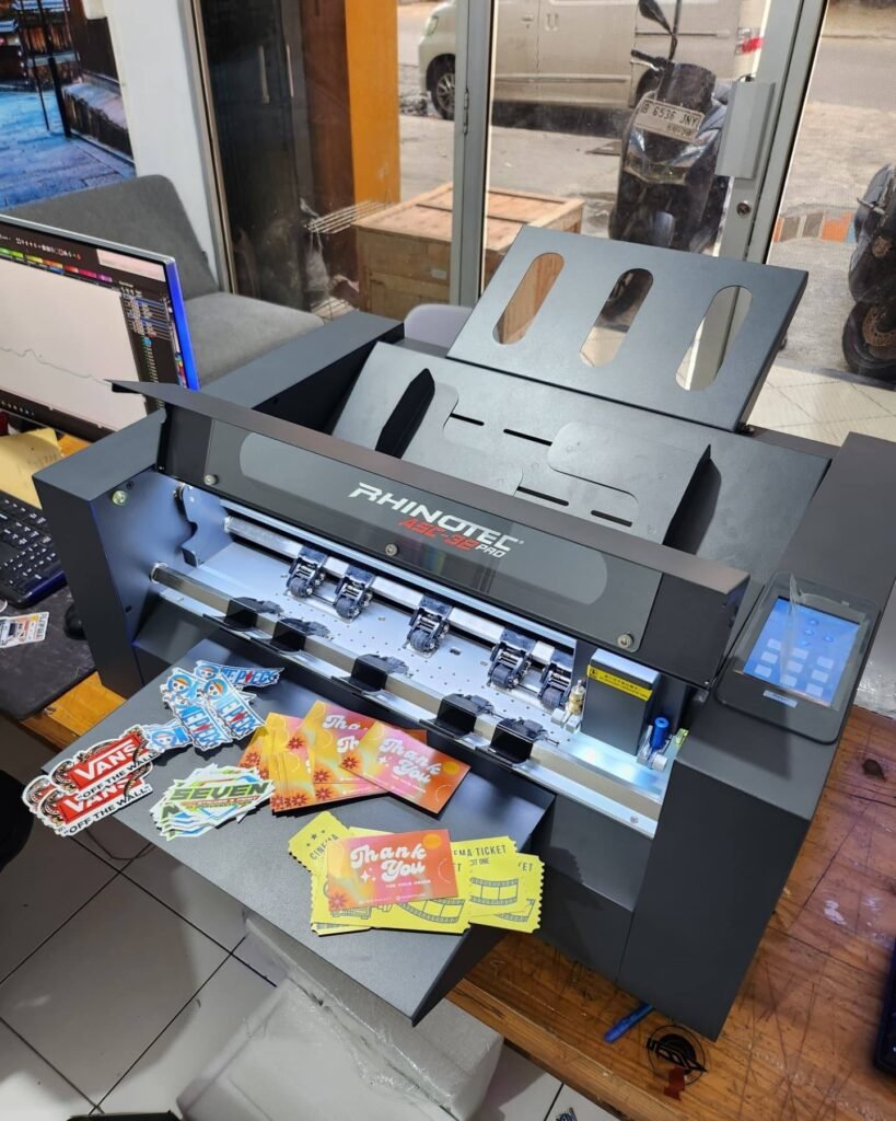 RHINOTEC ASC 32 PRO Mesin Cutting Stiker Cepat Nan Presisi Solusi Bisnis Print Packaging Anda