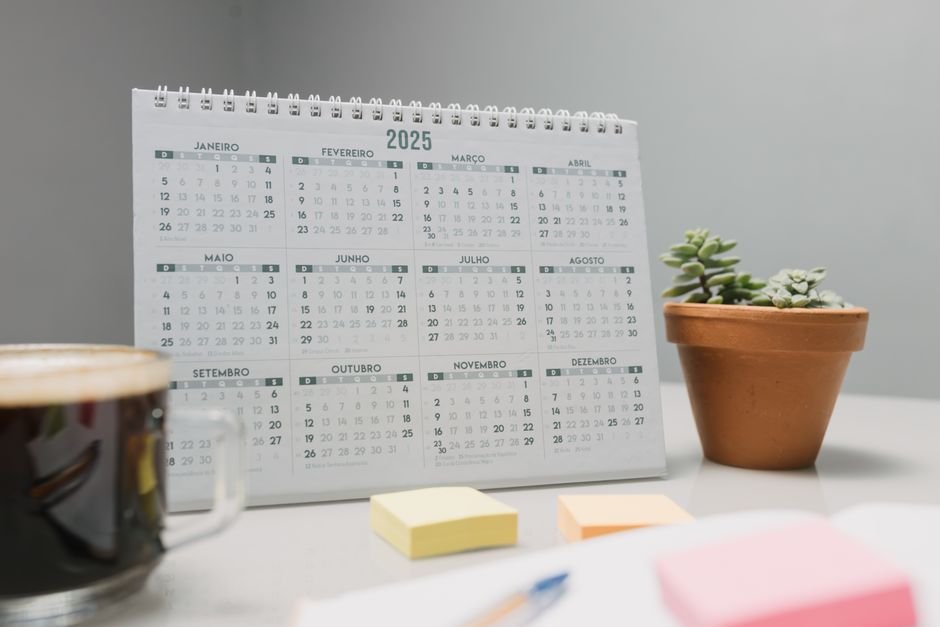 Ukuran Kalender: Panduan Standar untuk Berbagai Jenis Kalender Featured 23