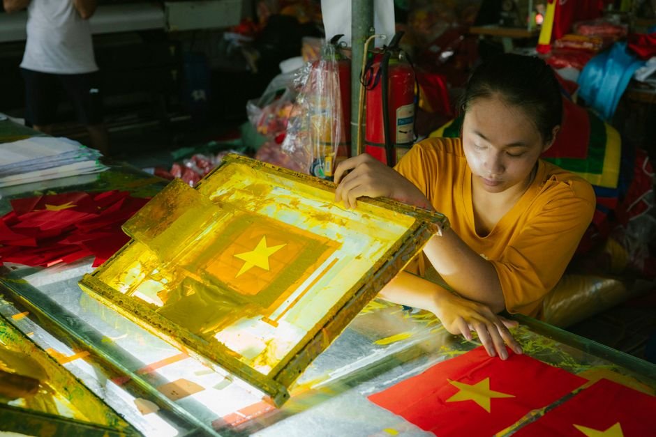 Sablon DTF vs Plastisol: Perbandingan Lengkap Sebelum Order Sablon DTF vs Plastisol: Perbandingan Lengkap Sebelum Order